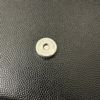 KATE 20 SMALL IN SCHWARZEM KALBSLEDER MIT SILBERNEN LOGO