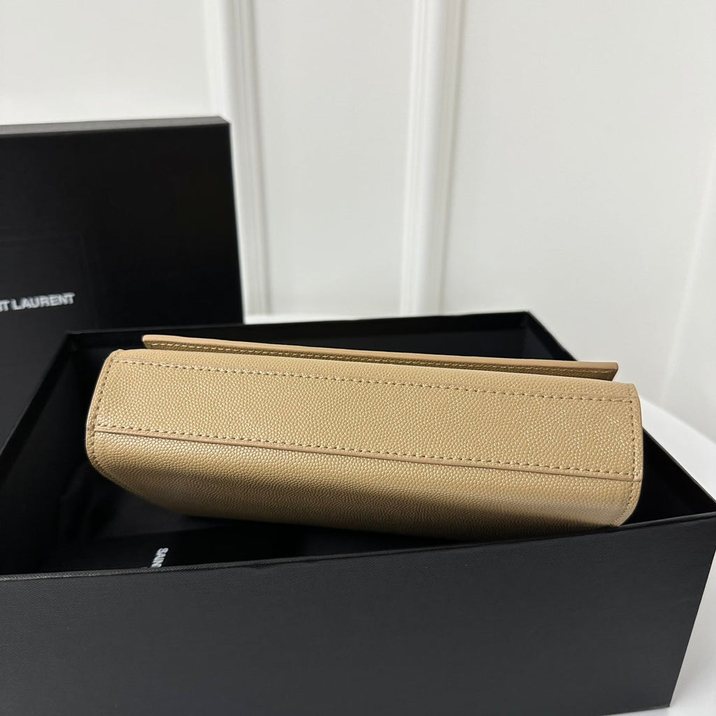 KATE 20 KLEIN IN KALBSLEDER BEIGE CREME MIT GOLDENEM LOGO