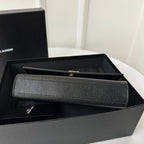 KATE 20 SMALL IN SCHWARZEM KALBSLEDER MIT GOLDENEM LOGO