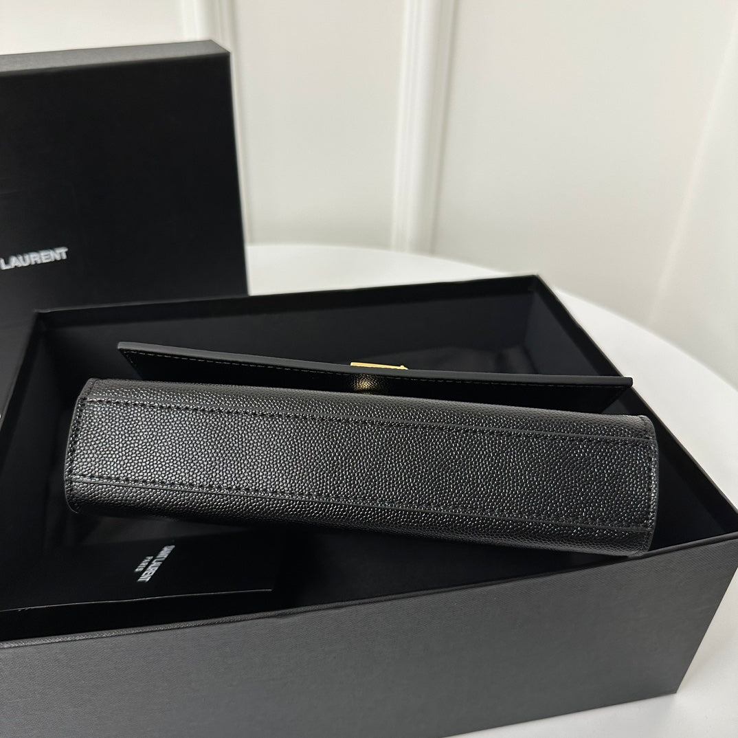 KATE 20 SMALL IN SCHWARZEM KALBSLEDER MIT GOLDENEM LOGO