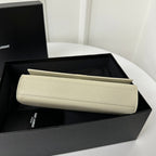 KATE 20 SMALL IN WEISSEM KALBSLEDER MIT GOLDENEM LOGO