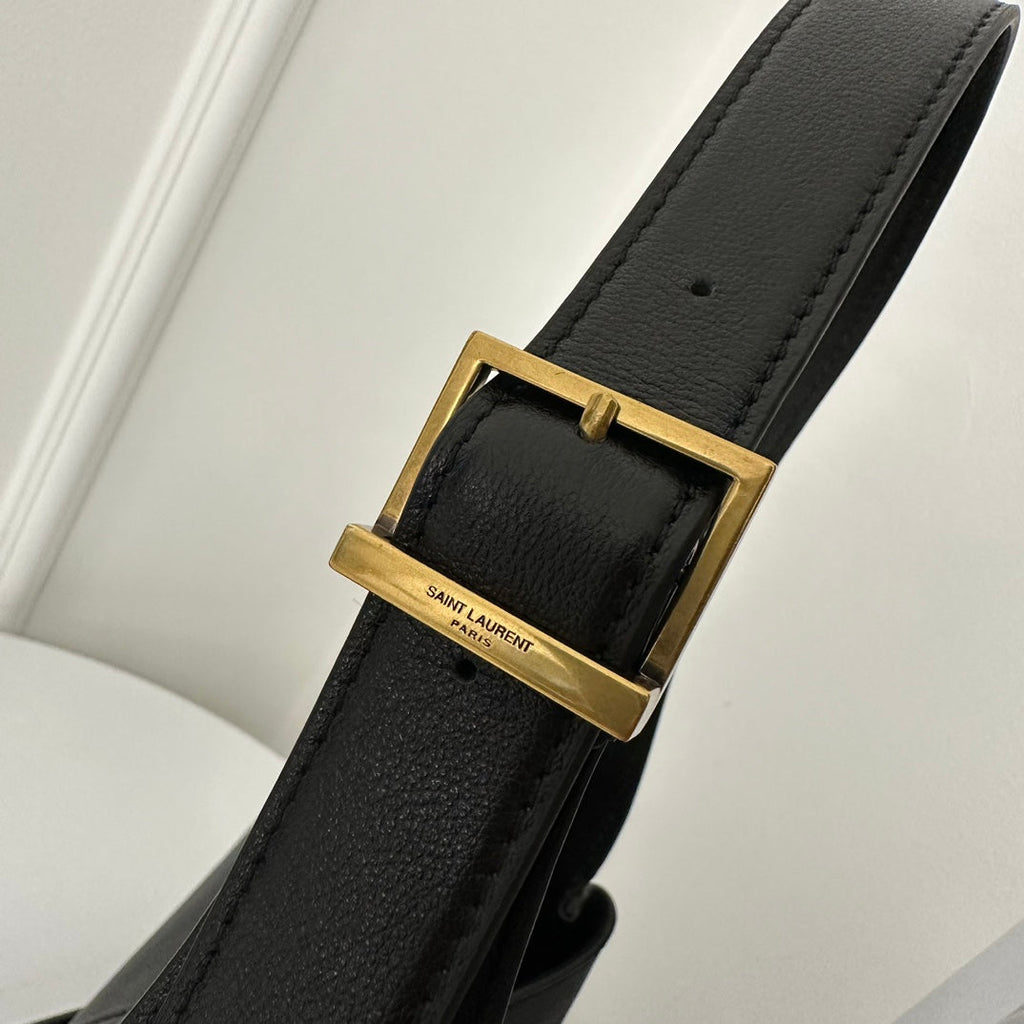 LE 5 À 7 HANDTASCHE 22 AUS SCHWARZEM KALBSLEDER