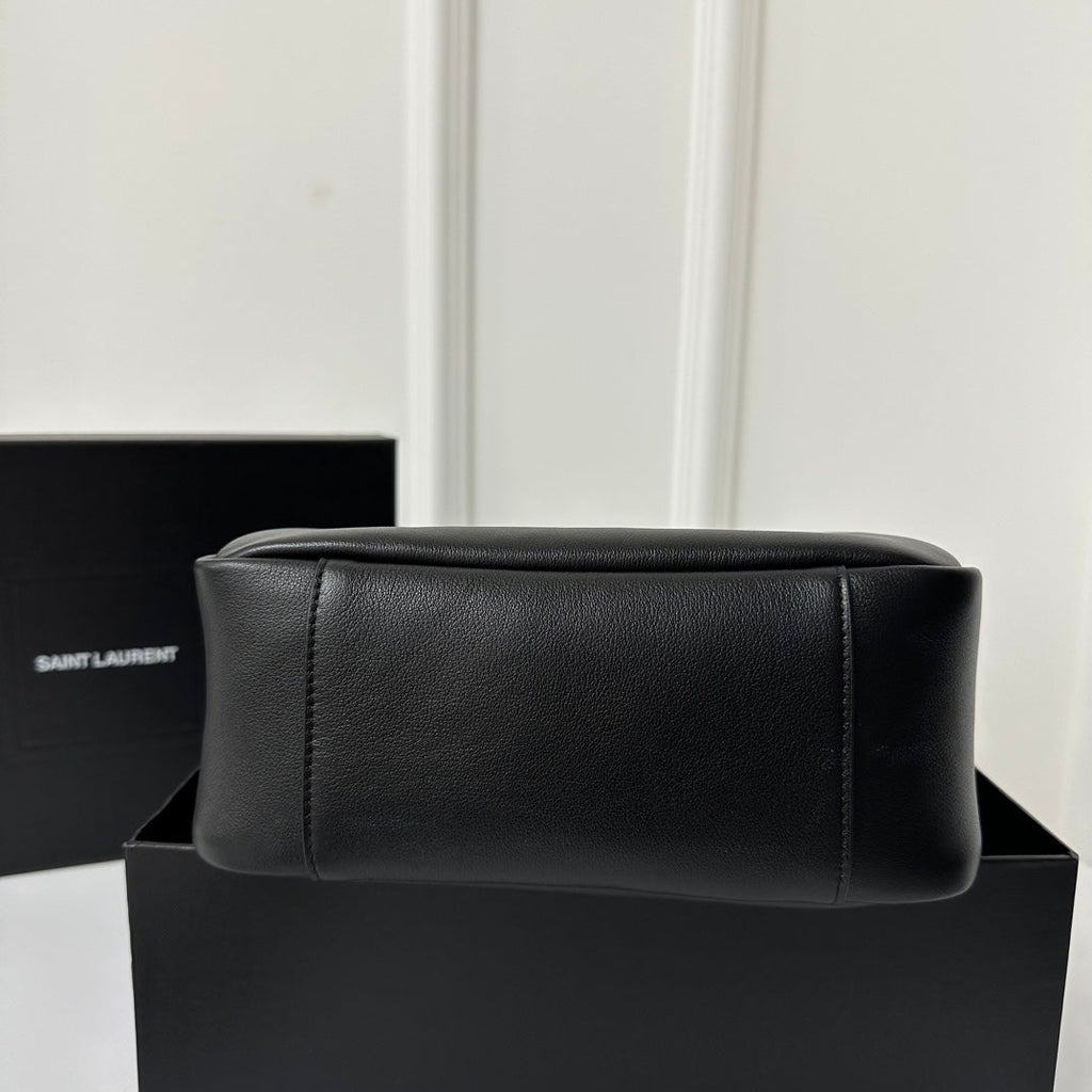 LE 5 À 7 HANDTASCHE 22 AUS SCHWARZEM KALBSLEDER