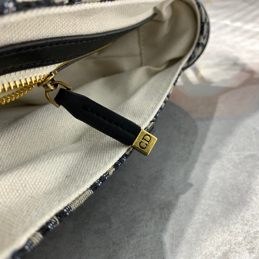 CD-Satteltaschenriemen mit 25,5 cm langem Riemen, blau, Obique-Stickerei