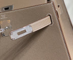 KELLY 28CM IN ETOUPE EPSOM CALFSKIN GOLD HARDWARE