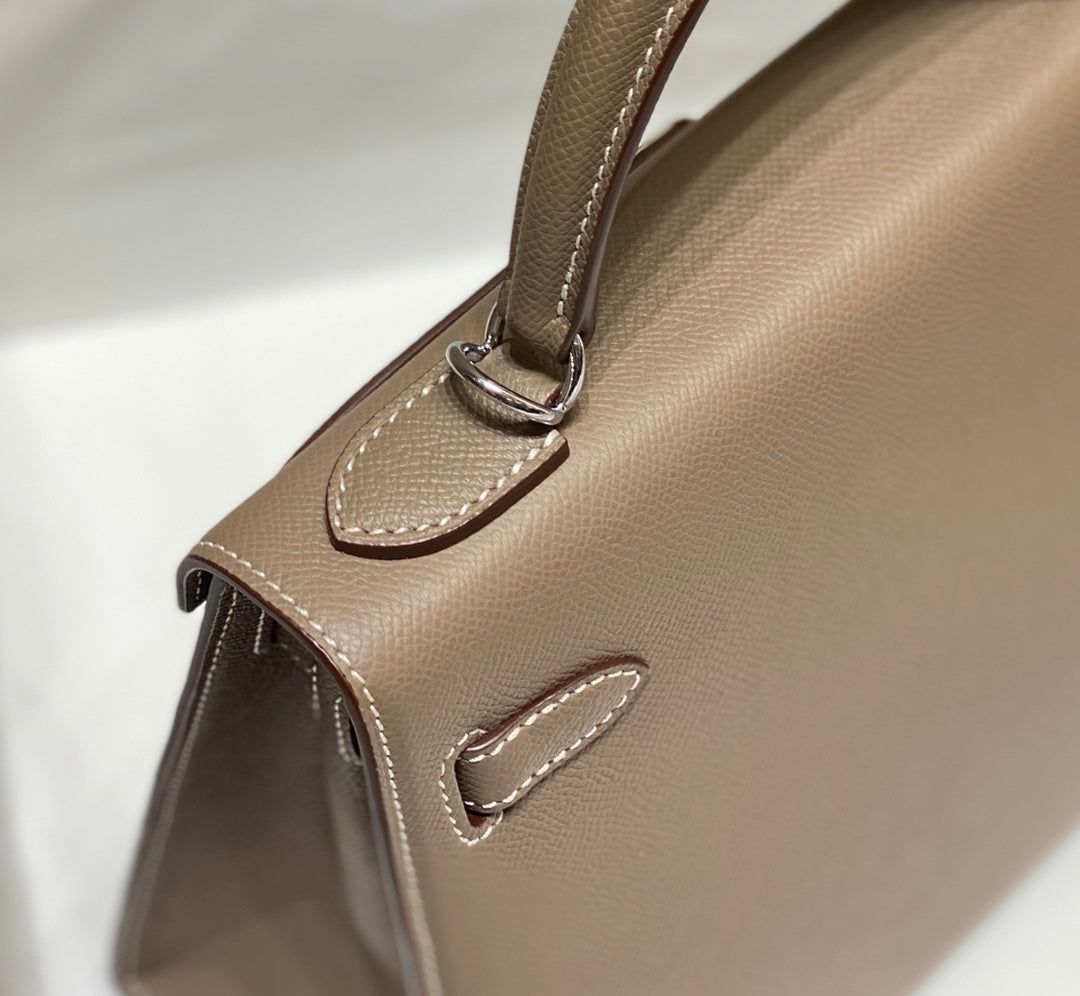 KELLY 28CM IN ETOUPE EPSOM CALFSKIN GOLD HARDWARE