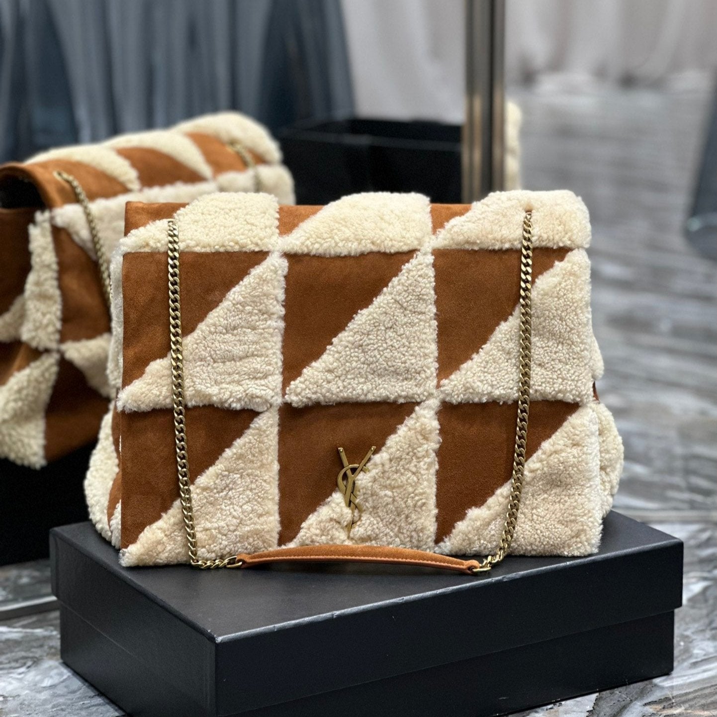 JAMIE 4.3 GROSSE TASCHE 38 IN BRAUN WILDLEDER-MIX BEIGE LAMMFUTTER GOLDENE BESCHLÄGE