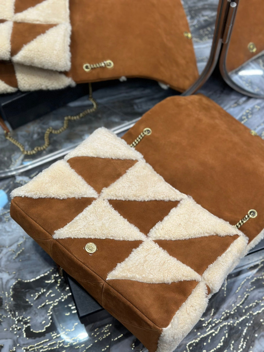 JAMIE 4.3 GROSSE TASCHE 38 IN BRAUN WILDLEDER-MIX BEIGE LAMMFUTTER GOLDENE BESCHLÄGE