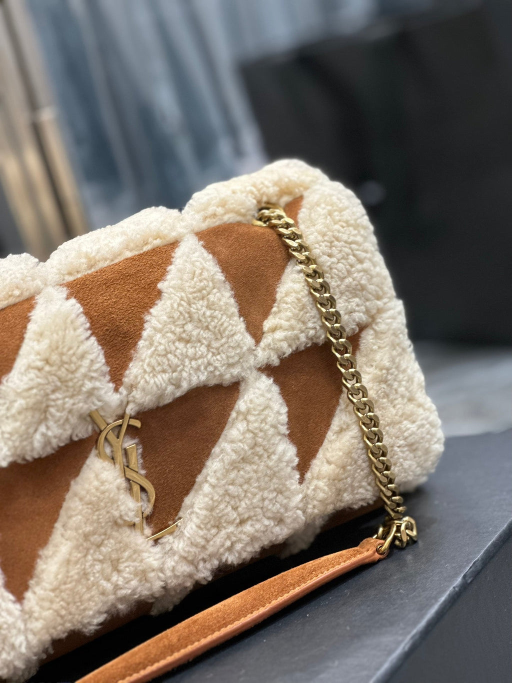 JAMIE TASCHE 25 IN BRAUNEM WILDLEDER-MIX BEIGE LAMMFUTTER GOLDENE BESCHLÄGE