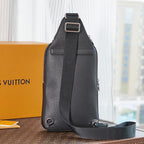 AVENUE SLINGBAG 31 IN SCHWARZEM TAIGA-LEDER