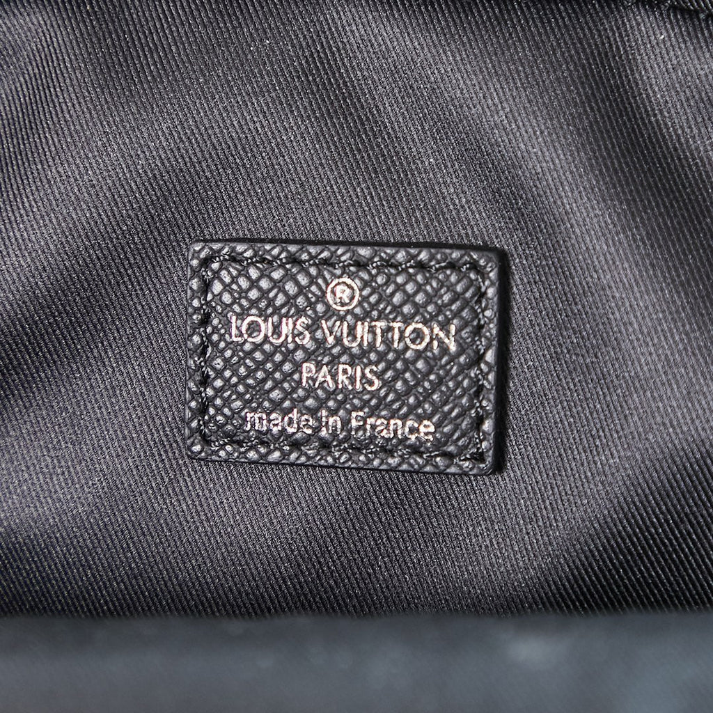 AVENUE SLINGBAG 31 IN SCHWARZEM TAIGA-LEDER