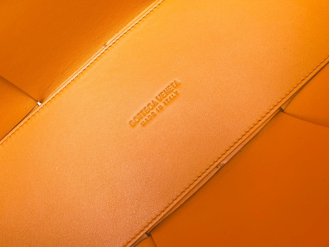 ARCO TOTE 36 IN CHENIN GELBES KALBSLEDER