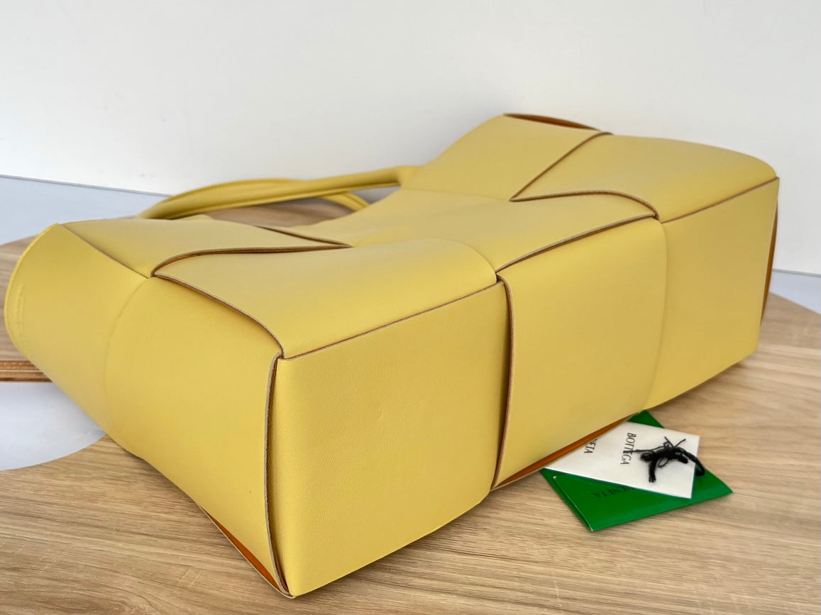 ARCO TOTE 36 IN CHENIN GELBES KALBSLEDER