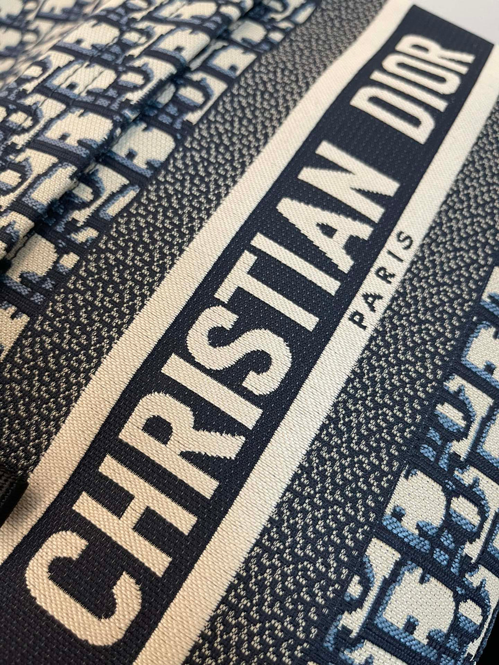 REISERUCKSACK 41 IN SCHRÄGEM JACQUARD