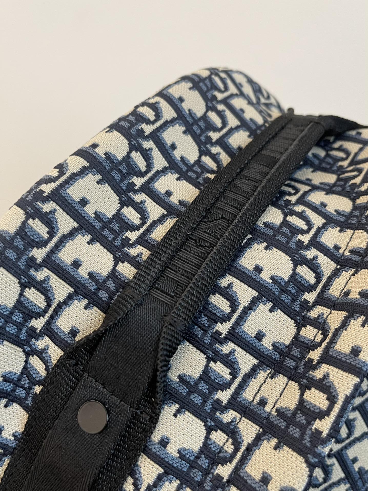 REISERUCKSACK 41 IN SCHRÄGEM JACQUARD