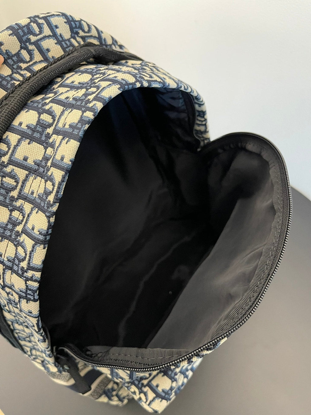 REISERUCKSACK 41 IN SCHRÄGEM JACQUARD