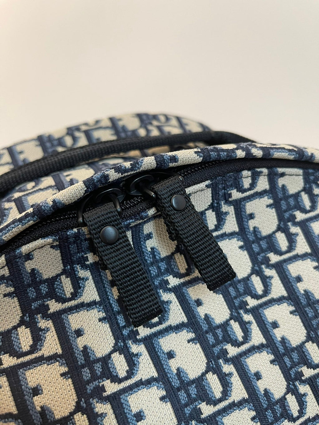 REISERUCKSACK 41 IN SCHRÄGEM JACQUARD