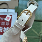 MEDIUM SHOULDER BAG 39 IN WHITE CALFSKIN GOLD HARDWARE