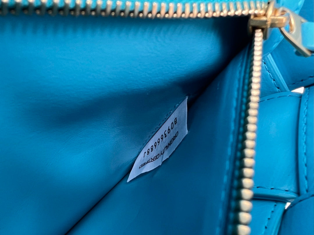 Kassette 28 Zoll, hellblau, weiches Lammleder