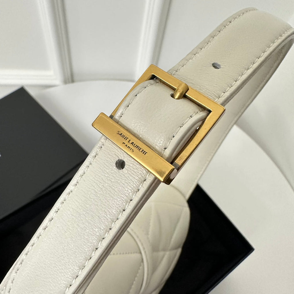 LE 5 À 7 HANDTASCHE 24 AUS WEISSEM LAMMFELL