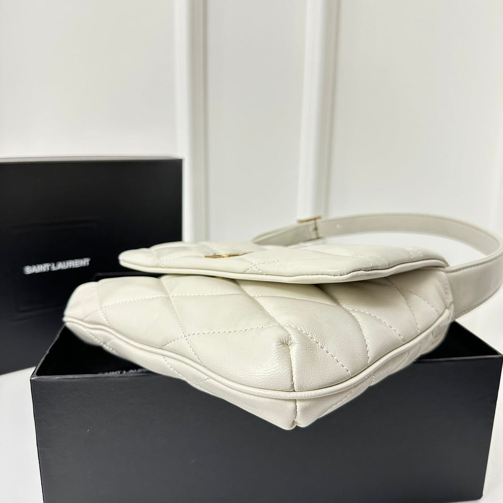 LE 5 À 7 HANDTASCHE 24 AUS WEISSEM LAMMFELL