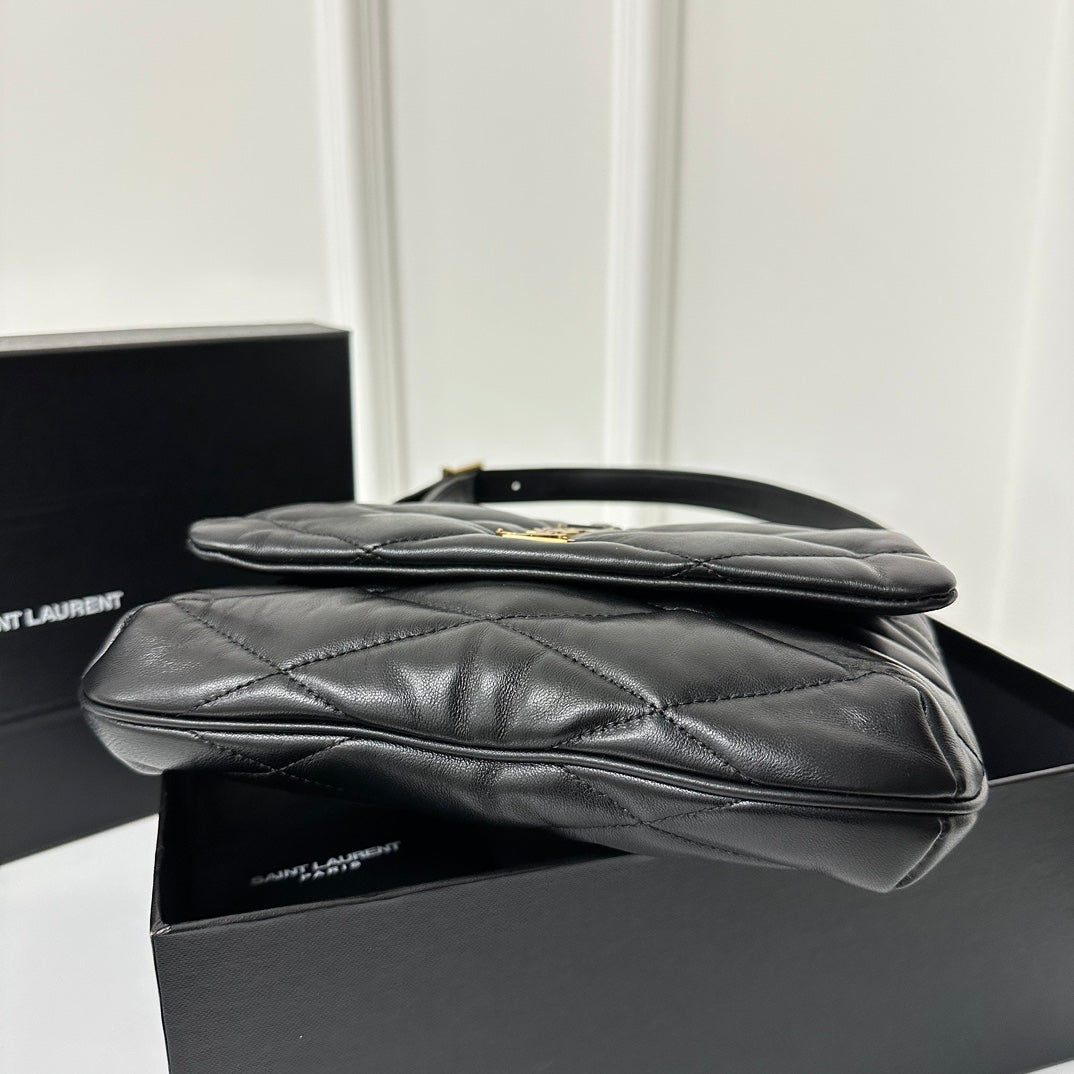 LE 5 À 7 HANDTASCHE 24 AUS SCHWARZEM LAMMFELL