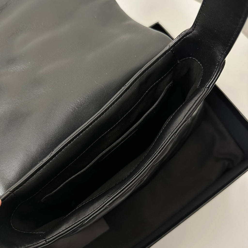 LE 5 À 7 HANDTASCHE 24 AUS SCHWARZEM LAMMFELL