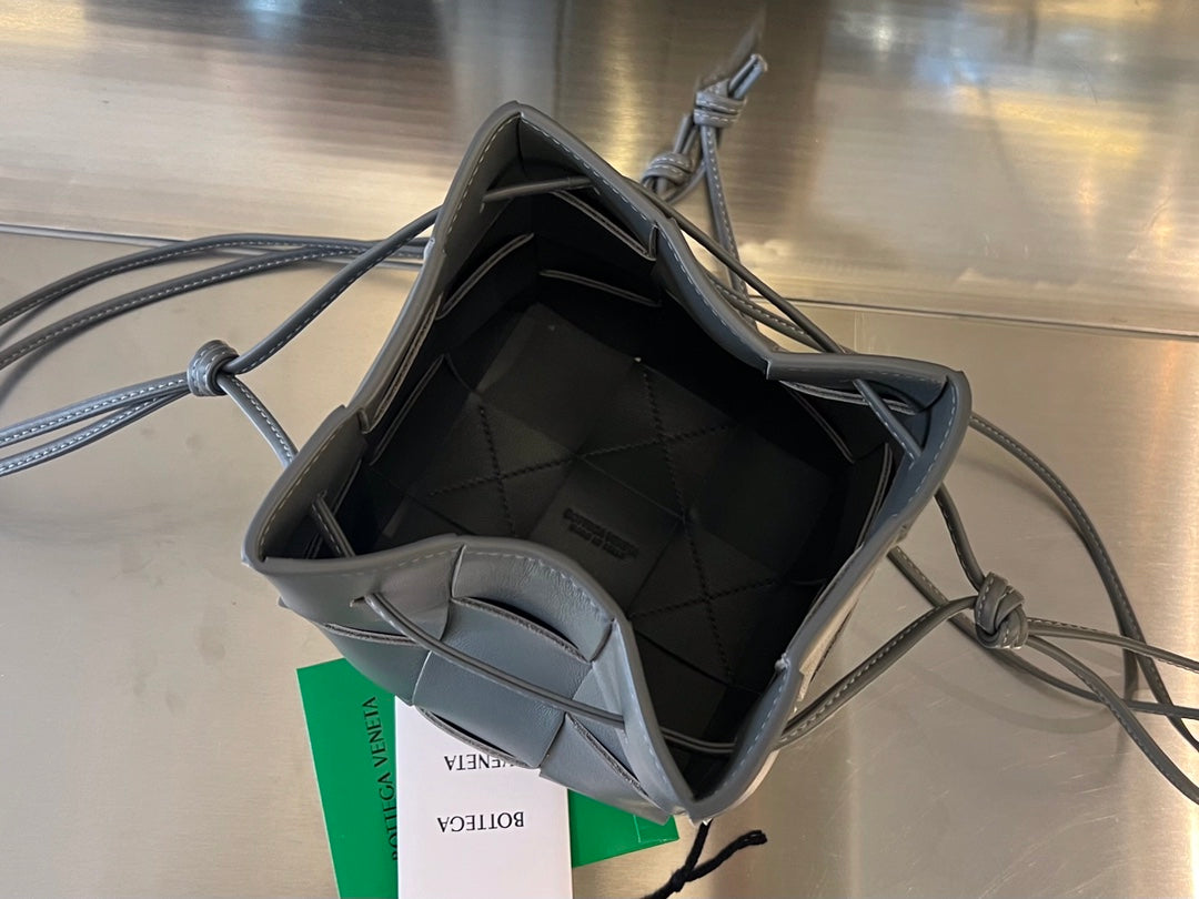 KLEINER KASSETTEN-BUCKET 18 IN DAVY'S GRAUES KALBSLEDER