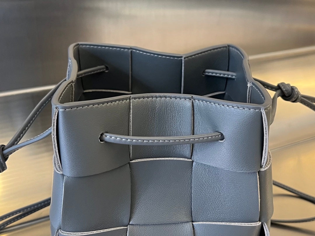 KLEINER KASSETTEN-BUCKET 18 IN DAVY'S GRAUES KALBSLEDER