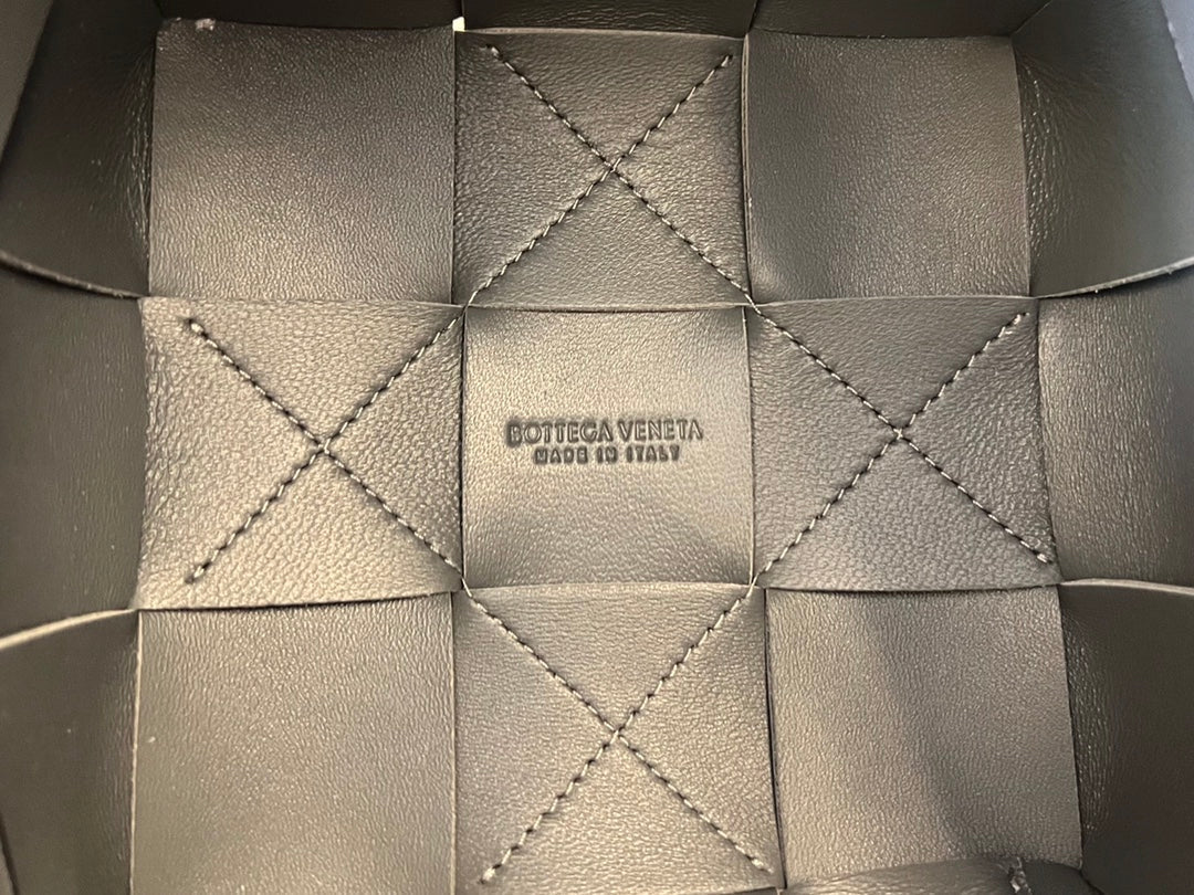 KLEINER KASSETTEN-BUCKET 18 IN DAVY'S GRAUES KALBSLEDER