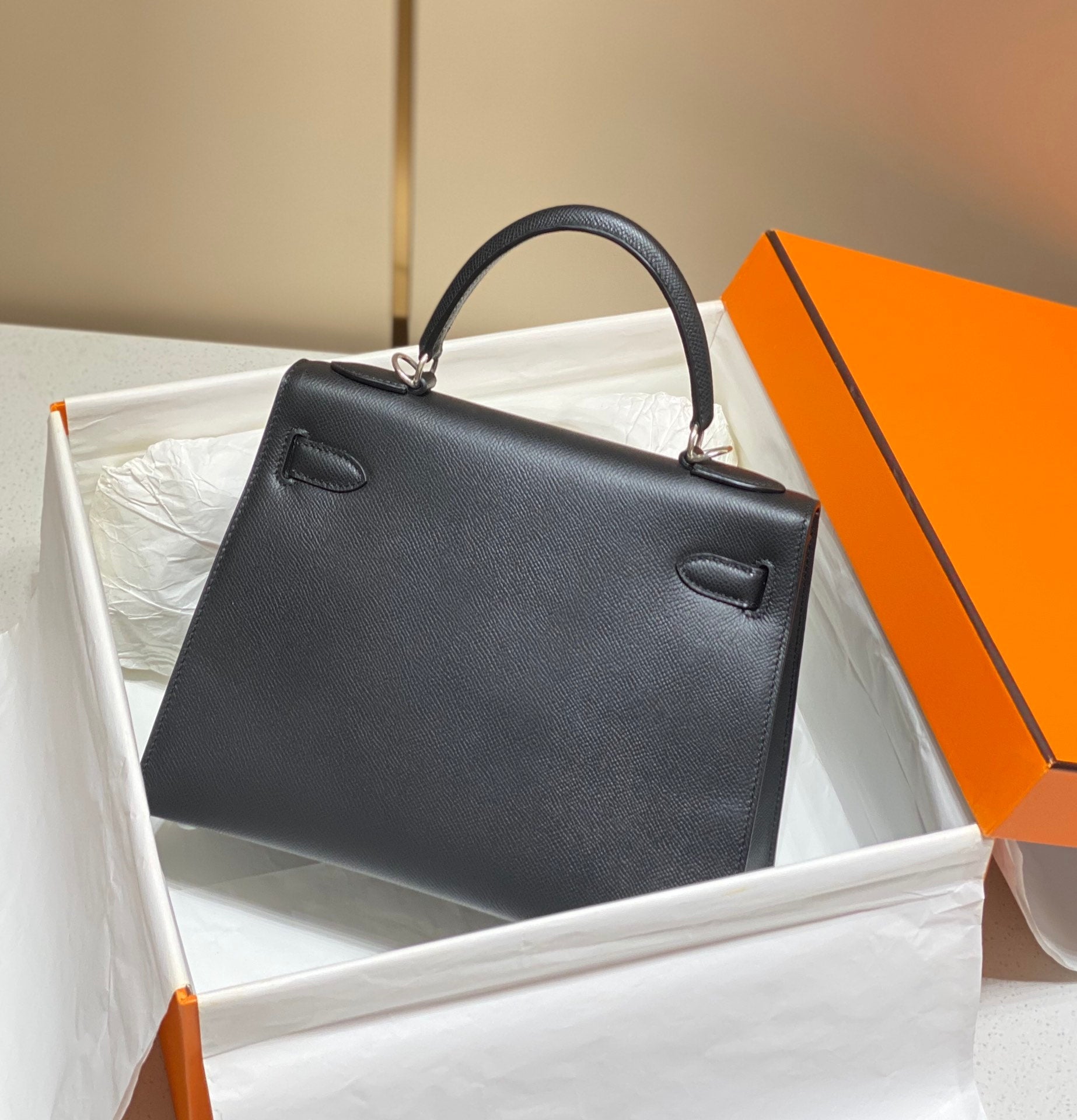 KELLY 28CM IN NOIR EPSOM CALFSKIN SILVER HARDWARE