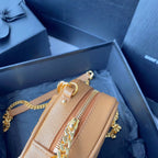 LOU MINI-KAMERATASCHE 19 IN MANGO-ORANGE KAVIARMUSTER KALBSLEDER GOLDENE BESCHLÄGE