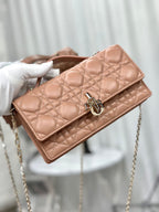 DAMEN-KETTENTASCHE 21 IN MANDELBEIGE LAMMLEDER