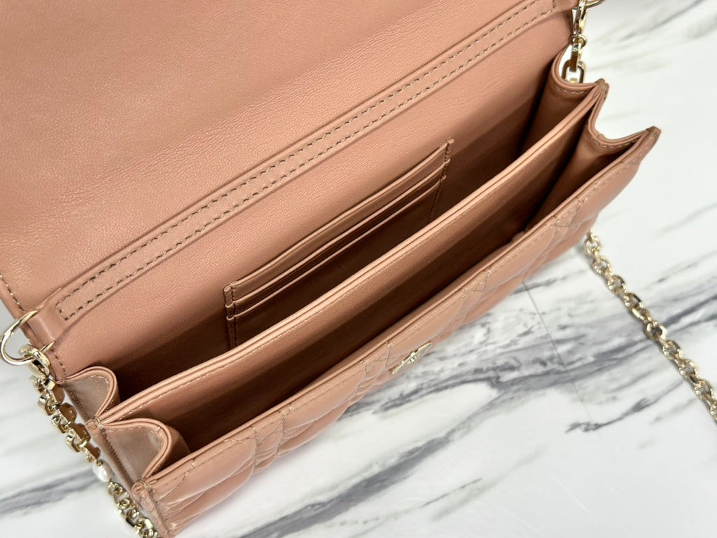 DAMEN-KETTENTASCHE 21 IN MANDELBEIGE LAMMLEDER