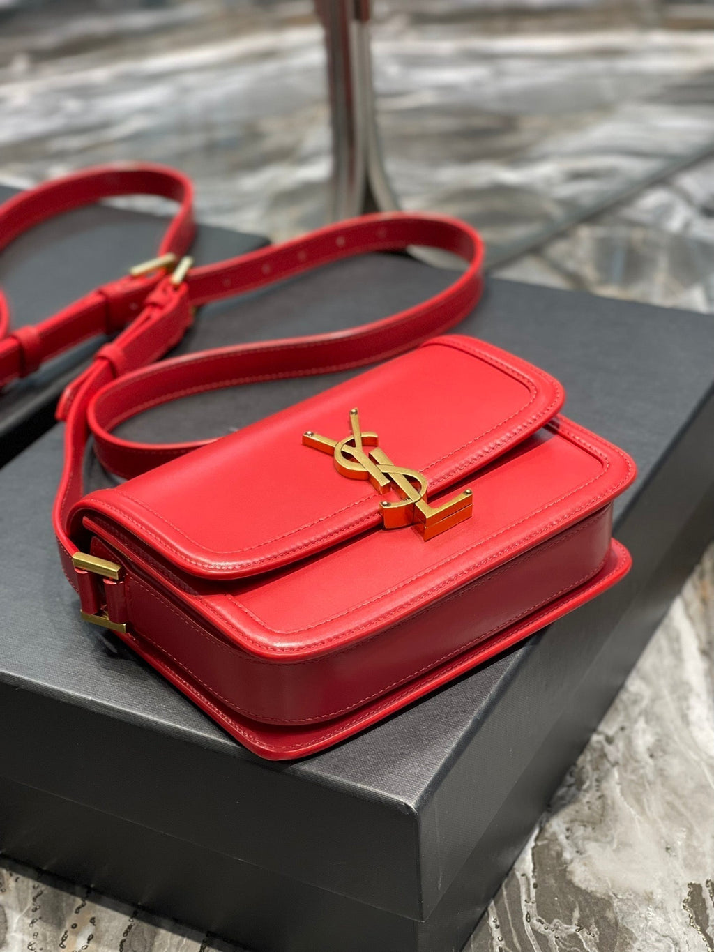 SOLFERINO SMALL 19 ROTES KALBSLEDER GOLDENE BESCHLÄGE