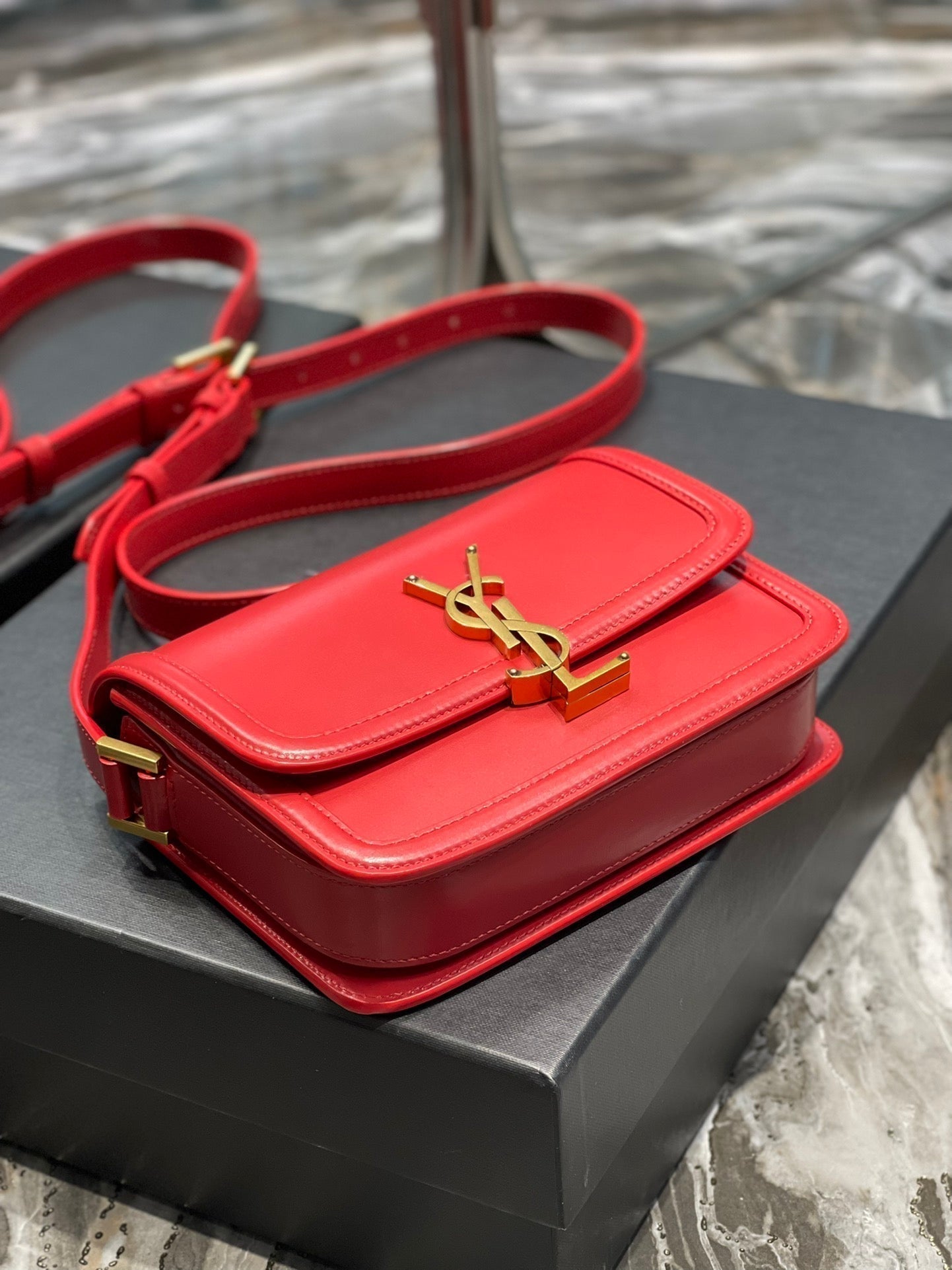 SOLFERINO SMALL 19 ROTES KALBSLEDER GOLDENE BESCHLÄGE