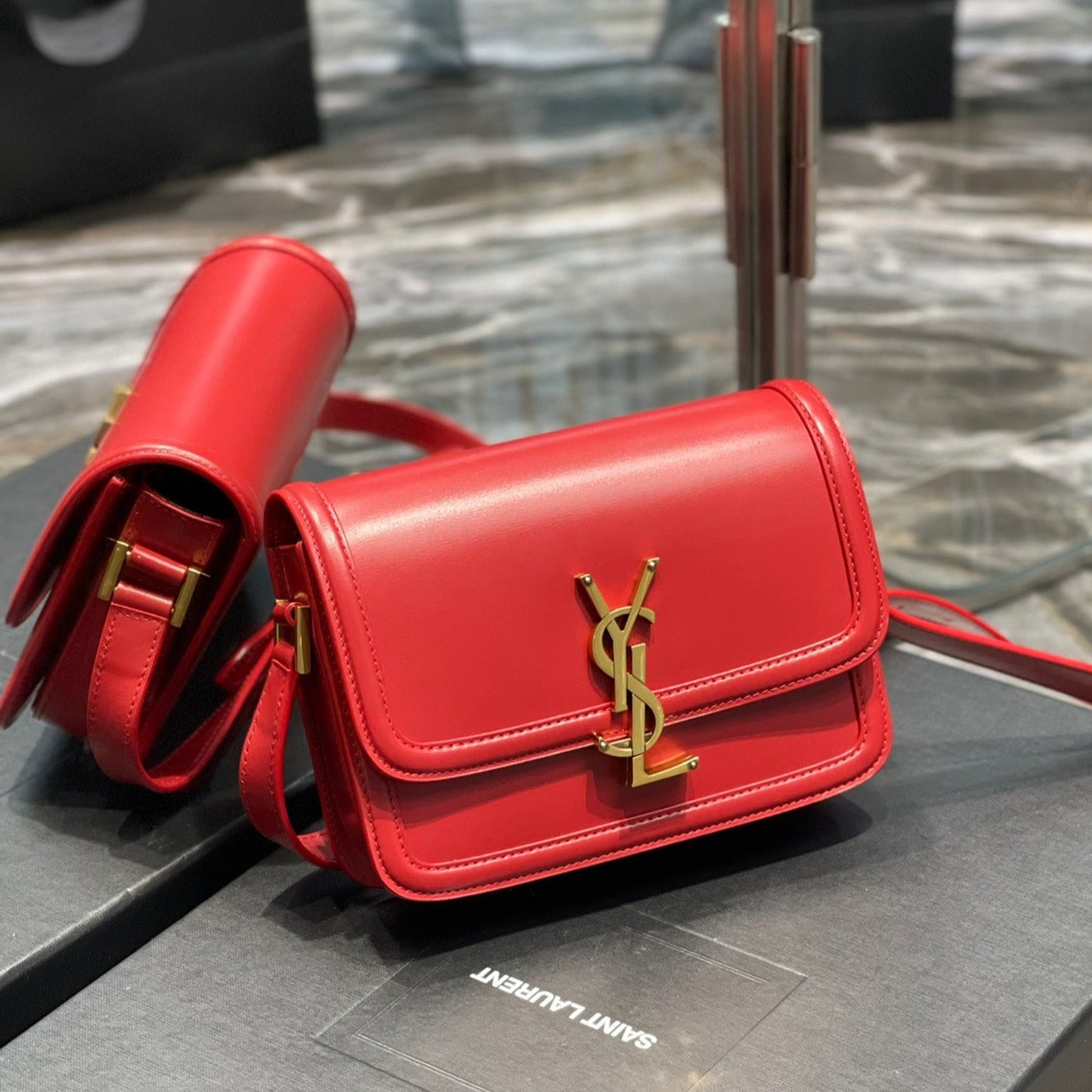 SOLFERINO SMALL 19 ROTES KALBSLEDER GOLDENE BESCHLÄGE