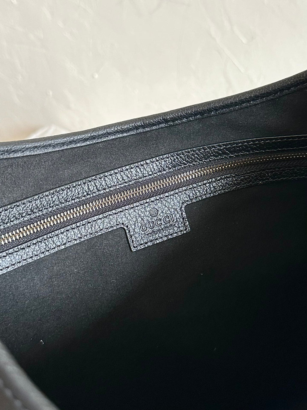 APHRODITE MEDIUM 39 SCHULTERTASCHE AUS SCHWARZEM KALBSLEDER