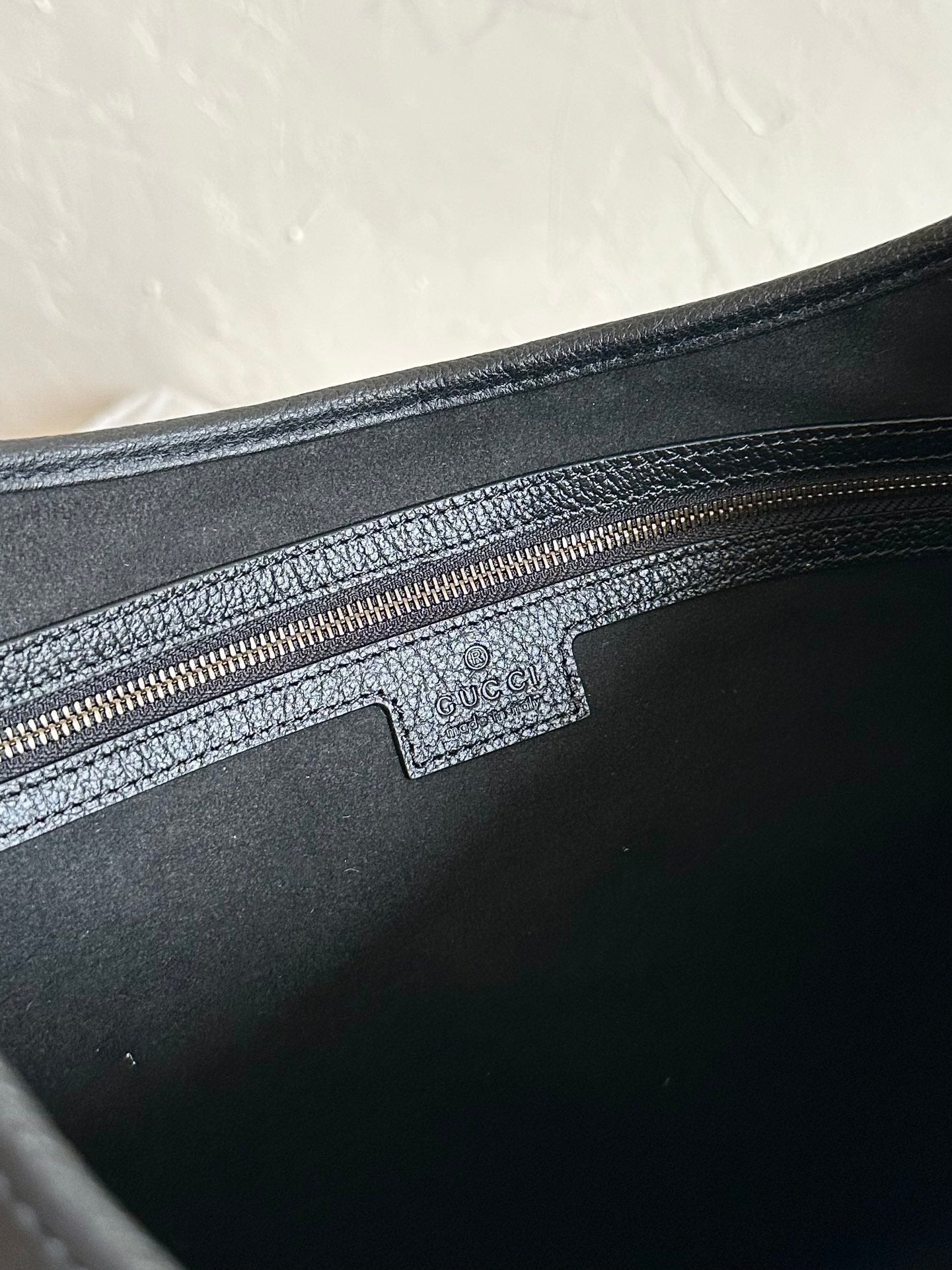 APHRODITE MEDIUM 39 SCHULTERTASCHE AUS SCHWARZEM KALBSLEDER