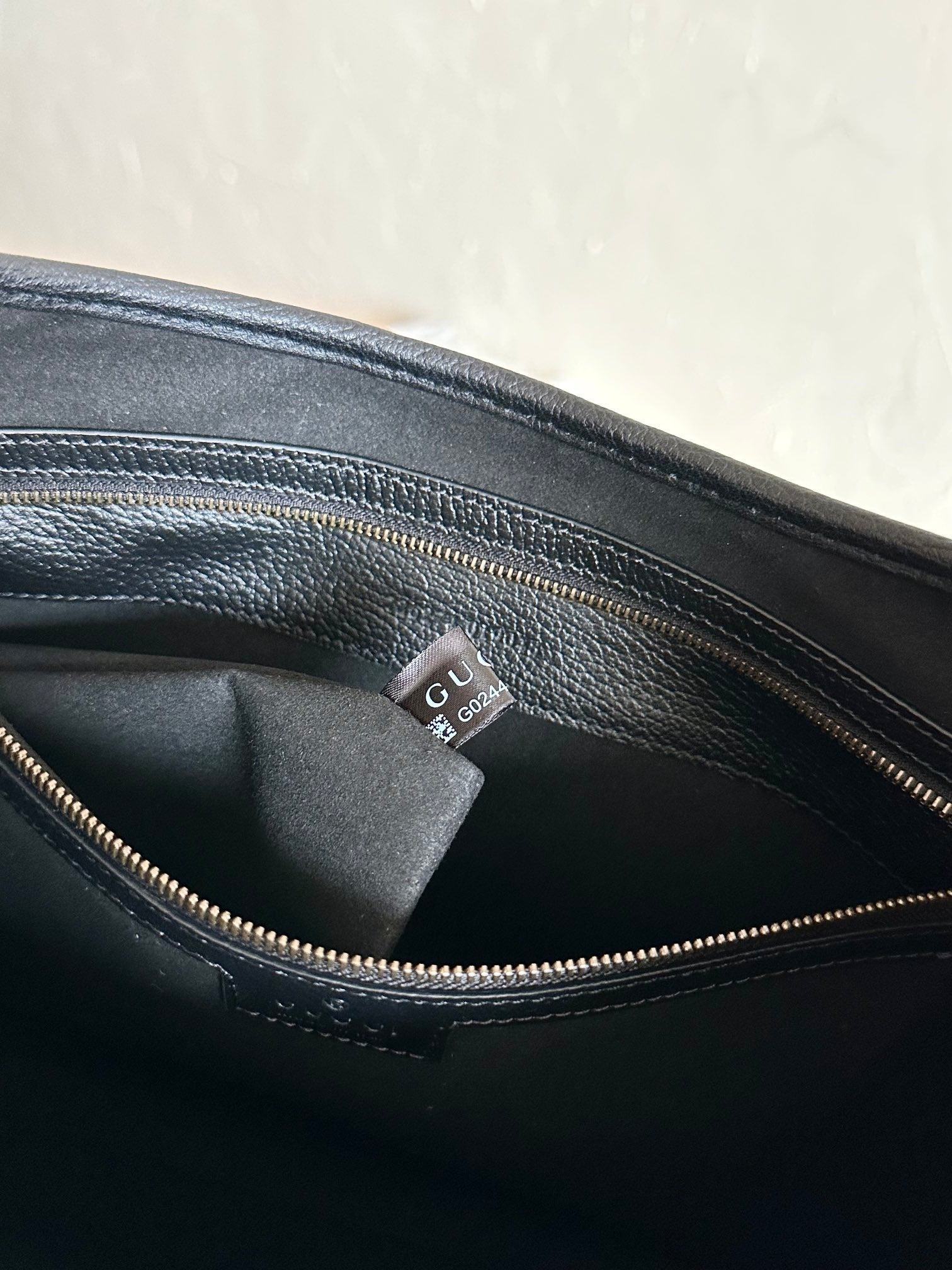 APHRODITE MEDIUM 39 SCHULTERTASCHE AUS SCHWARZEM KALBSLEDER