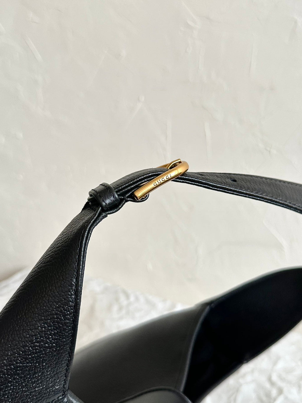 APHRODITE MEDIUM 39 SCHULTERTASCHE AUS SCHWARZEM KALBSLEDER