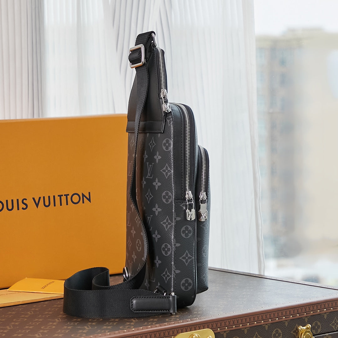 AVENUE SLINGBAG 31 IN SCHWARZ MONOGRAM ECLIPSE CANVAS