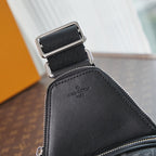 AVENUE SLINGBAG 31 IN SCHWARZ MONOGRAM ECLIPSE CANVAS