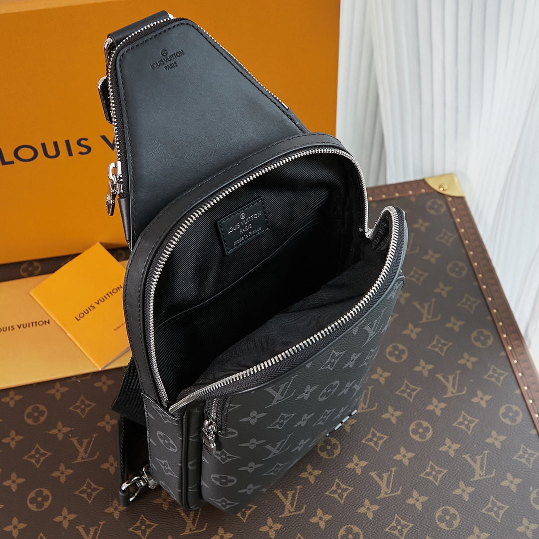 AVENUE SLINGBAG 31 IN SCHWARZ MONOGRAM ECLIPSE CANVAS