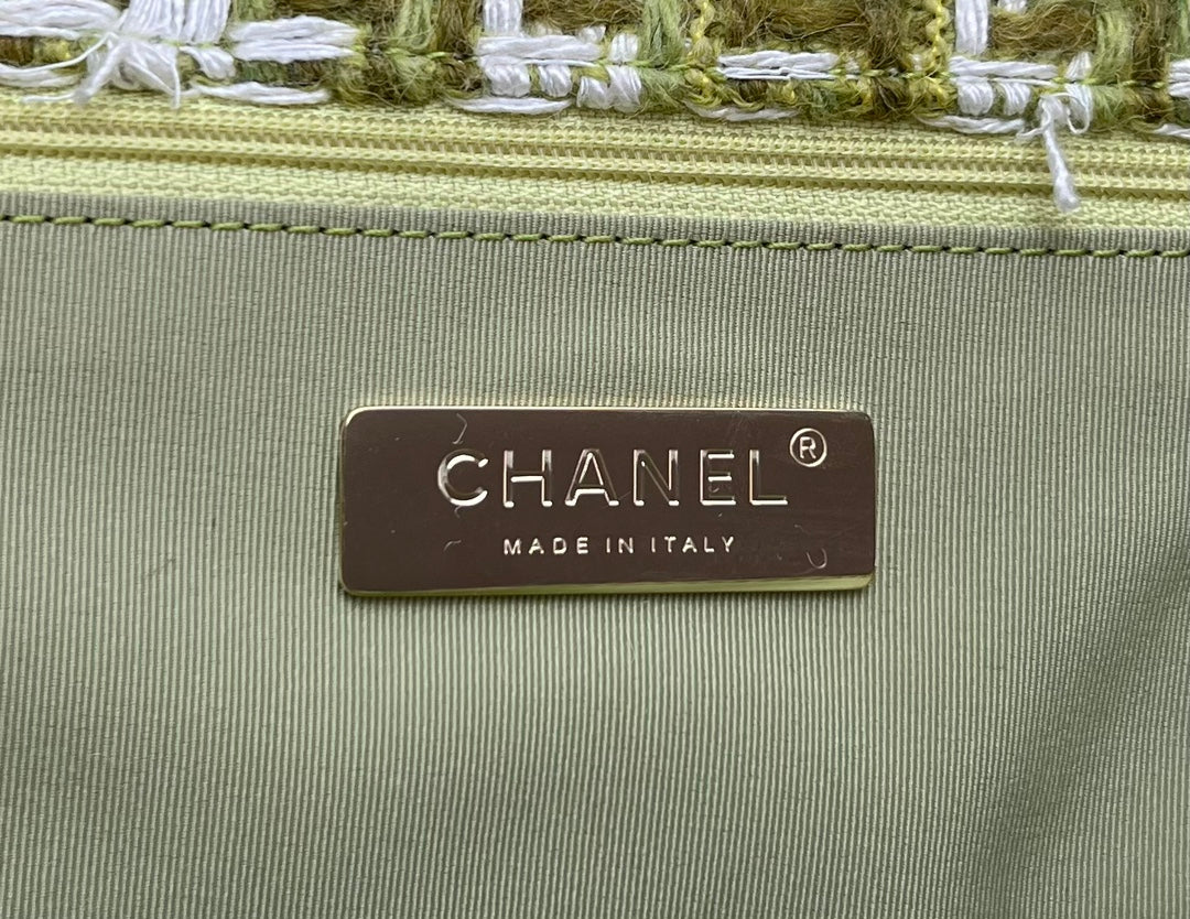 SMALL FLAP BAG 26 IN LIGHT GREEN MIX WHITE TWEED SILVER AND GOLD CHAIN