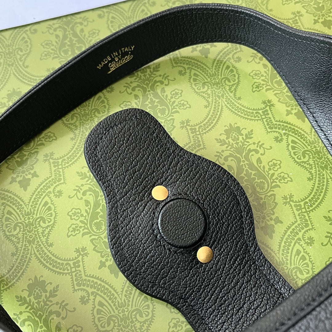 APHRODITE KLEINE SCHULTERTASCHE 27 IN SCHWARZES KALBSLEDER GOLDENE BESCHLÄGE