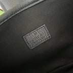 APHRODITE KLEINE SCHULTERTASCHE 27 IN SCHWARZES KALBSLEDER GOLDENE BESCHLÄGE