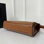 MANHATTAN 29 TOP-HANDLE IN GLATTEM, ZIMTBRAUNEN KALBSLEDER