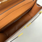 MANHATTAN 29 TOP-HANDLE IN GLATTEM, ZIMTBRAUNEN KALBSLEDER