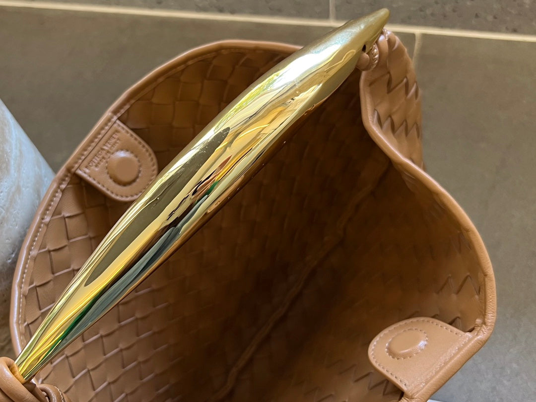 Sardine 33 mit Kette in hellbraunem Lammfell